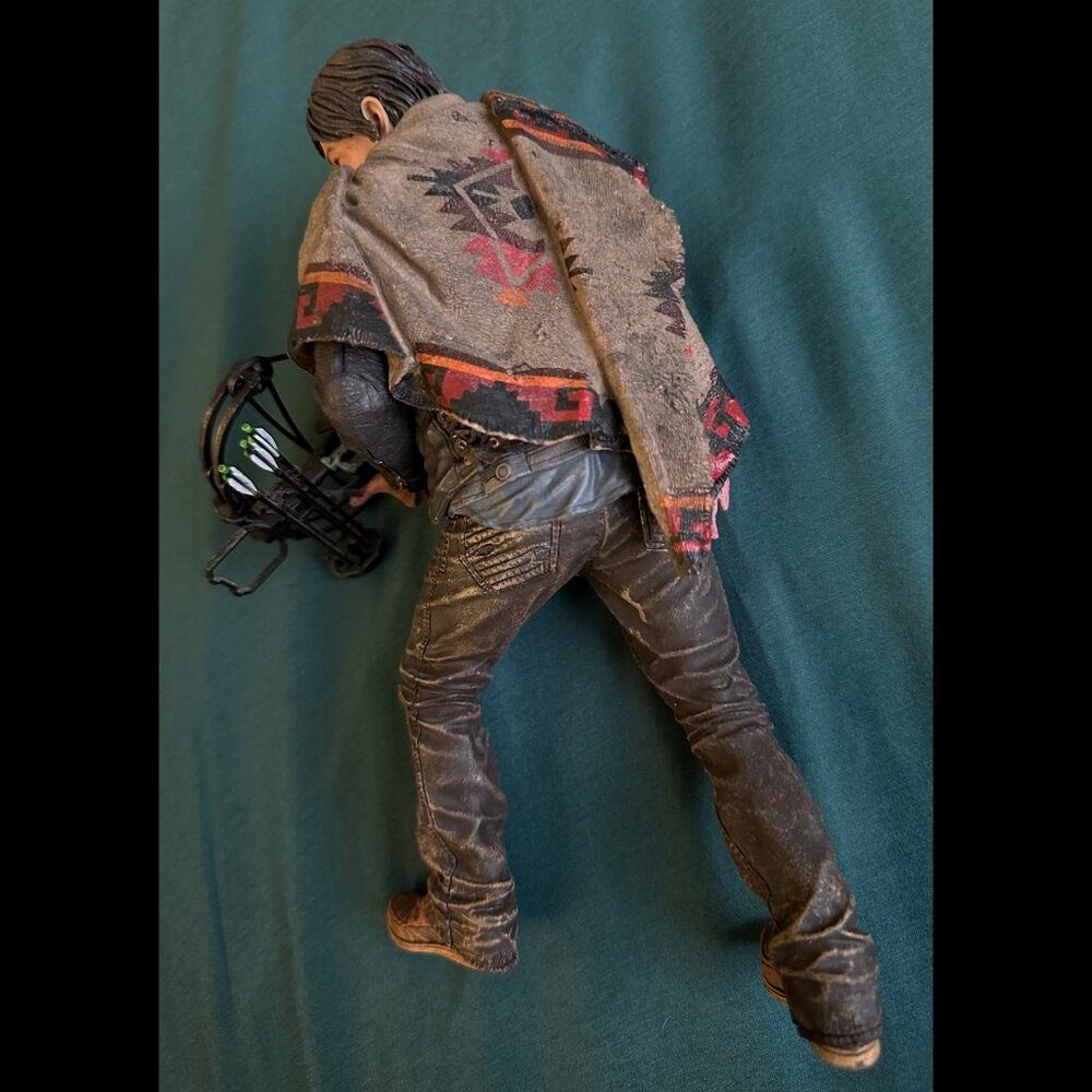 The Walking Dead Daryl Dixon Action Figure - Picture 6 of 7